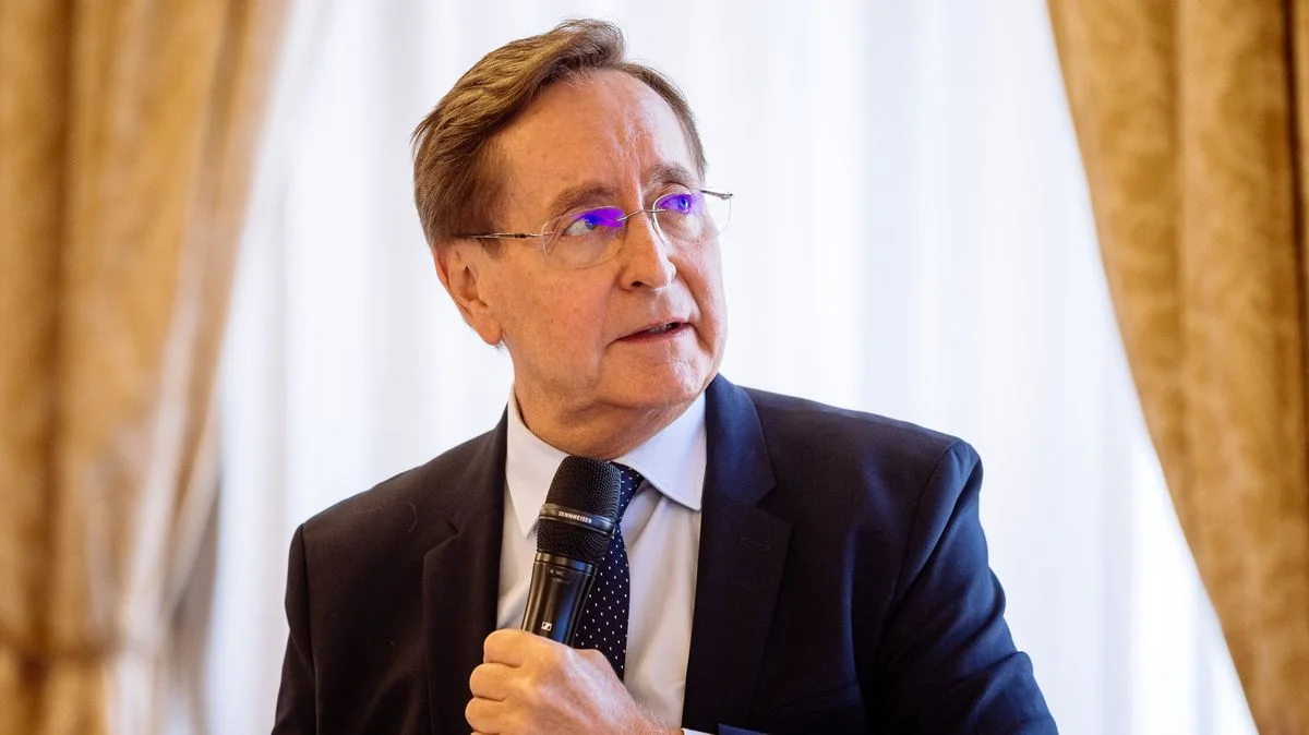 Ilustrace k článku: Petr Arenberger končí jako přednosta kožní kliniky, jeho nástupcem je Gkalpakiotis