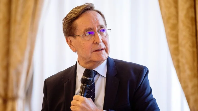 Zpráva: Petr Arenberger končí jako přednosta kožní kliniky, jeho nástupcem je Gkalpakiotis