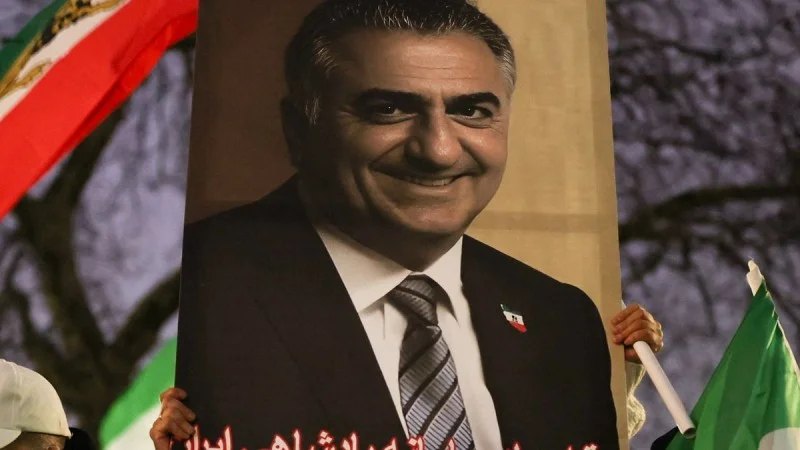 Zpráva: Íránské protesty a muž, který chce vést zemi k demokracii