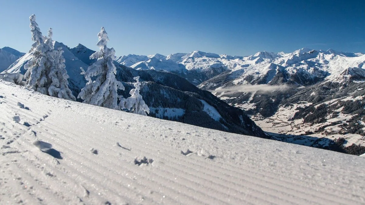 Ilustrace k článku: Dvanáctiletý český lyžař spustil lavinu v Rakousku, na místě zemřel