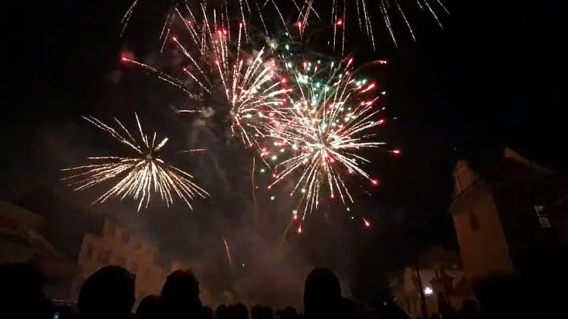 Zpráva: Spor o novoroční ohňostroje: úřady mírní hrozbu pokut
