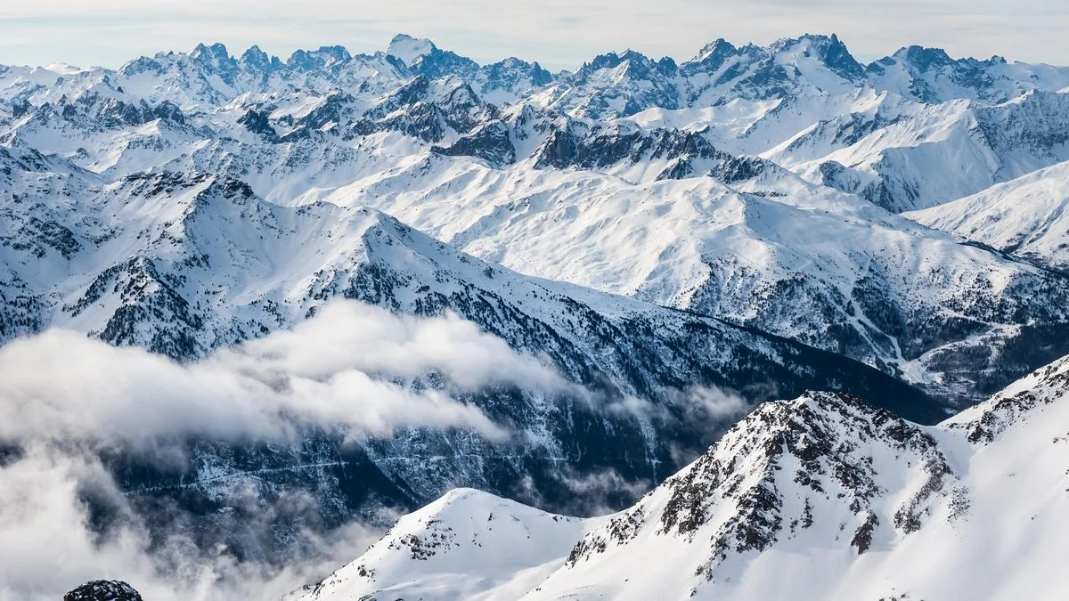 Иллюстрация к статье: Смертельная лавина в австрийских Альпах: советы от опытного альпиниста