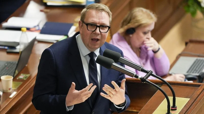 Zpráva: Juchelka: Humanitární dávku pro ukrajinské uprchlíky nezrušíme, ale aktualizujeme ji