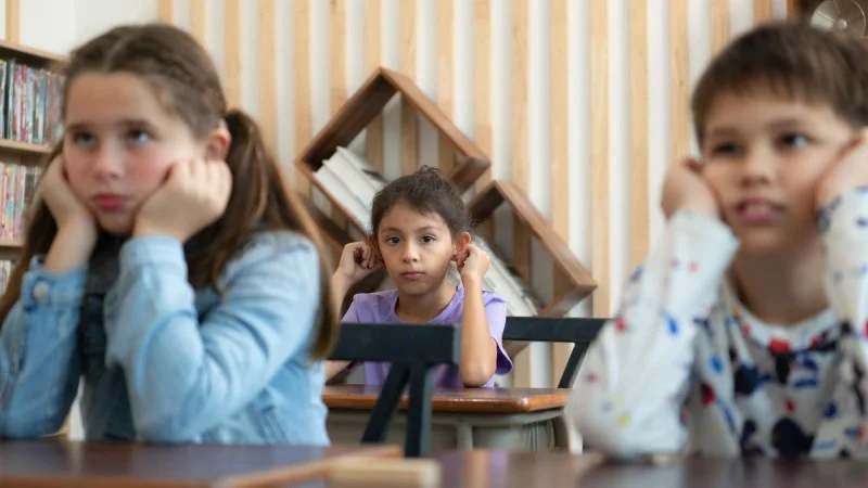 Zpráva: Znevýhodněné školy čekají na pomoc, situace je kritická