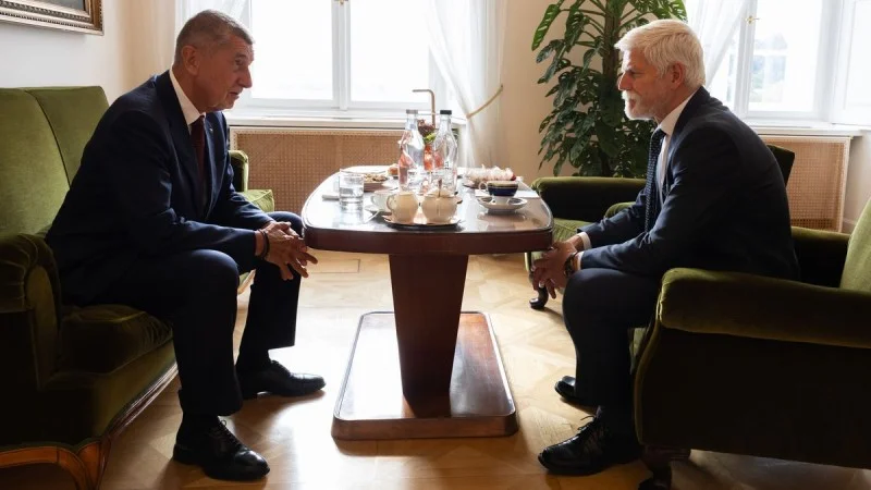 Zpráva: Babiš, Okamura a Macinka se sejdou s prezidentem Pavlem, v pozadí mocenské napětí