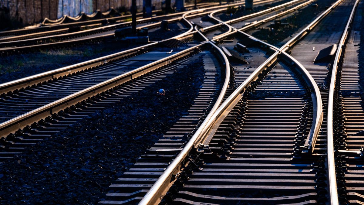 Ilustrace k článku: V Rakovníku vykolejil vlak na vlečce, provoz je dočasně přerušen