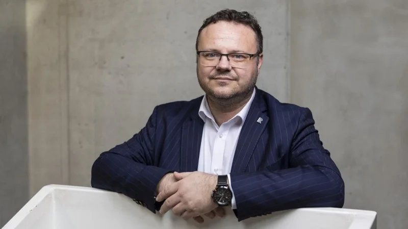 Zpráva: Zrušení poplatků za média: Rozhovor s ředitelem Českého rozhlasu Zavoralem