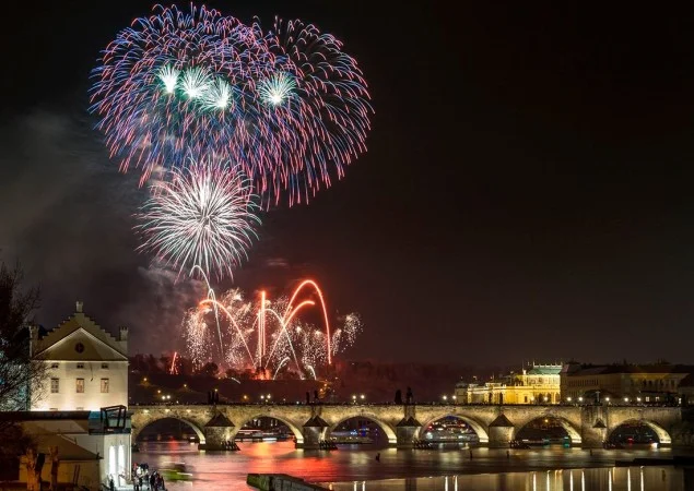 Zpráva: Pražské ulice čekají omezení kvůli oslavám Nového roku