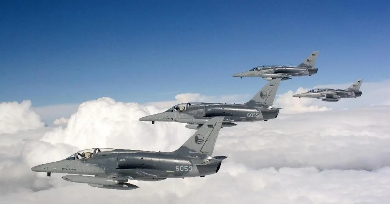 Zpráva: Nedostatečná komunikace mezi ministerstvem obrany a vládou v otázce L-159 pro Ukrajinu