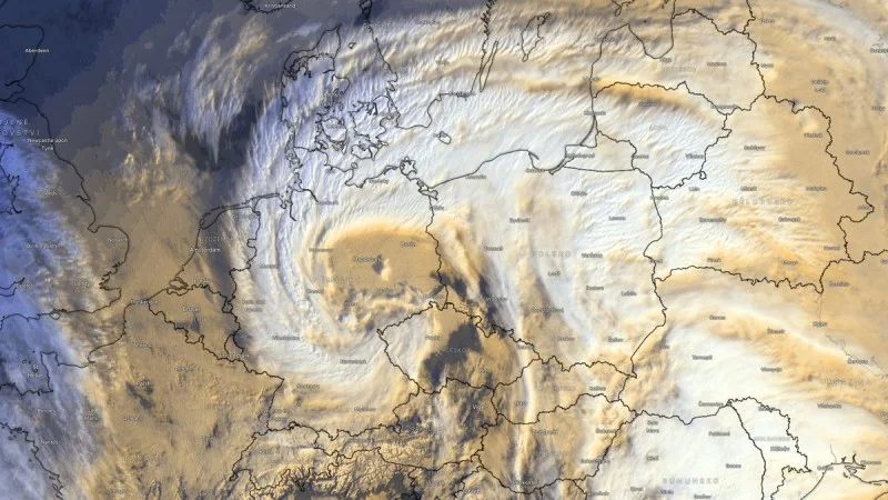 Zpráva: Střední Evropu zasáhla silná tlaková níže přinášející sníh a ledovku