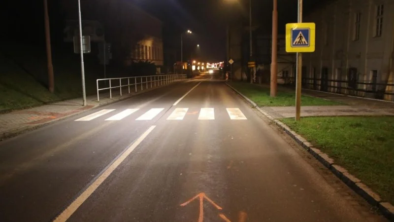 Zpráva: Ve Frýdku-Místku srazilo auto ženu s kočárkem, dítě bylo přepraveno do nemocnice