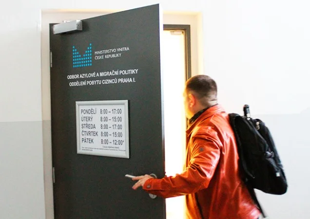 Zpráva: Česká republika zpřísní imigrační pravidla od roku 2026