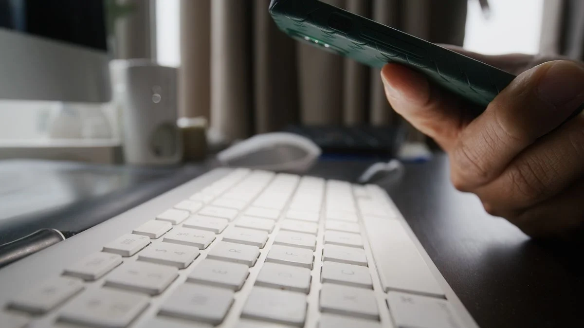 Ilustrace k článku: Muž poslal podvodníkovi 38 tisíc korun, když se domníval, že pomáhá kamarádovi