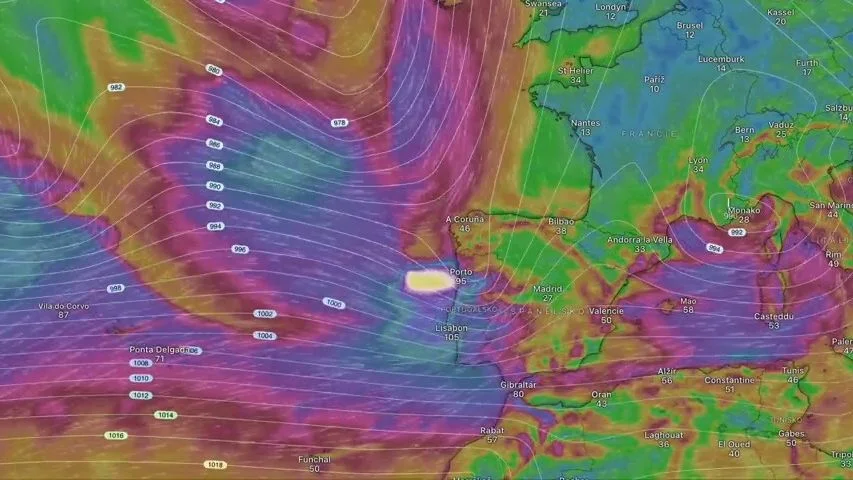 Ilustrace k článku: Bouře Joseph přinese do Portugalska až 14metrové vlny