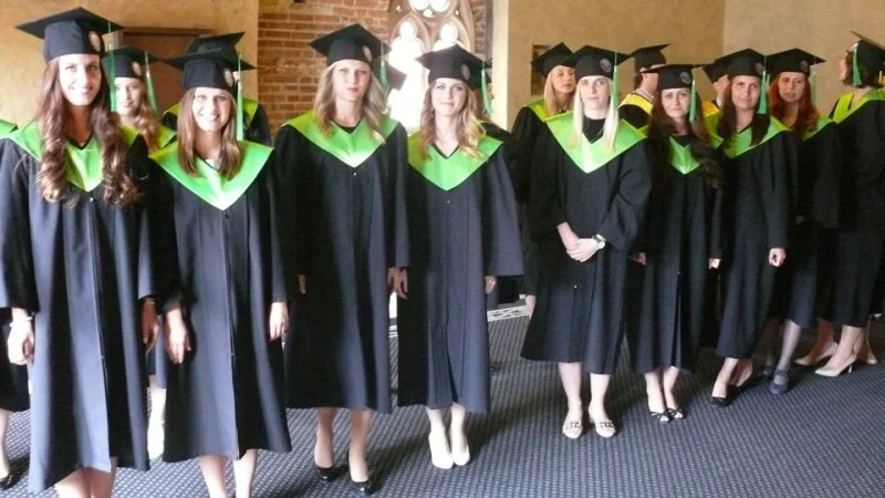 Zpráva: Karlovarský kraj vychovává zdravotní sestry s podporou zkráceného studia