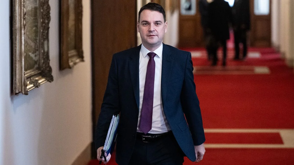 Ilustrace k článku: Macinka zrušil omezení pro ruské diplomaty, Česko ztrácí kontrolu