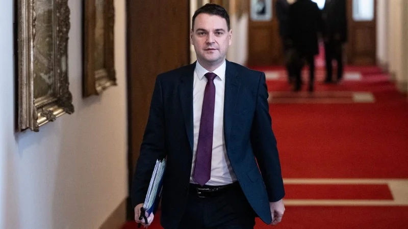 Zpráva: Macinka zrušil omezení pro ruské diplomaty, Česko ztrácí kontrolu