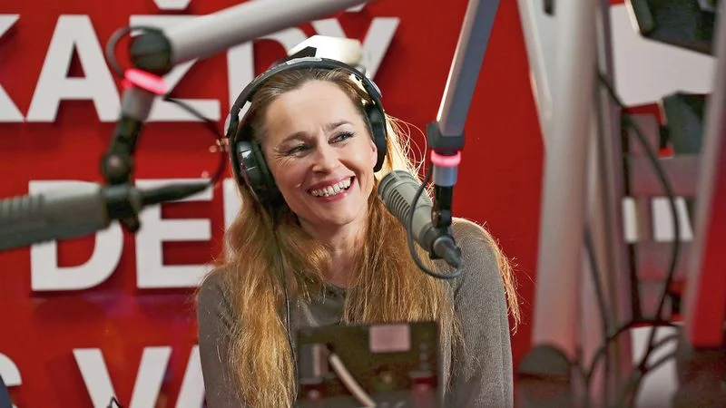 Zpráva: Lucie Výborná opouští Český rozhlas a zakládá nový podcast