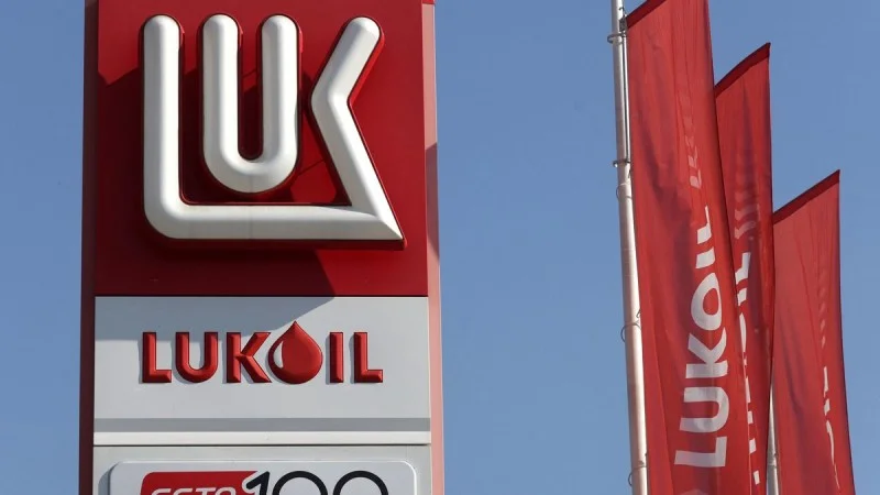 Zpráva: Lukoil prodává svá mezinárodní aktiva americké Carlyle Group
