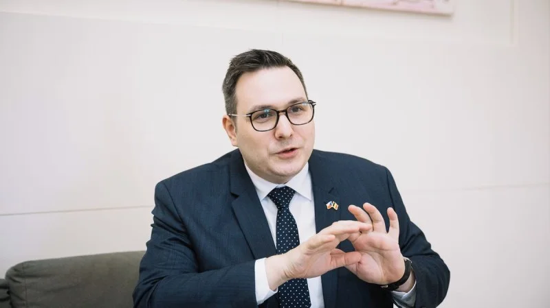 Zpráva: Babiš nepotvrdil odvolání Macinky, spor s prezidentem pokračuje