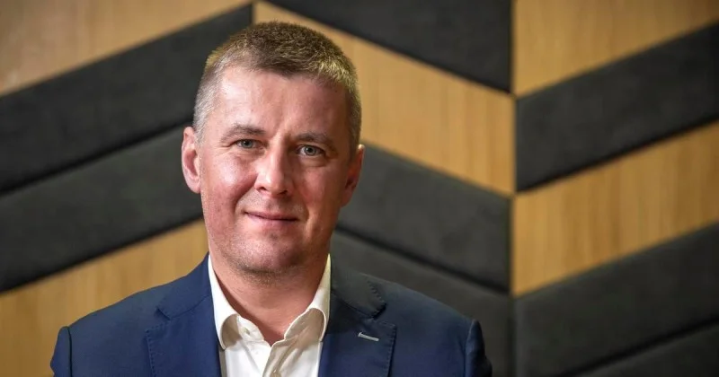 Zpráva: Bývalý ministr Petříček komentuje spor Macinky s prezidentem Pavlem