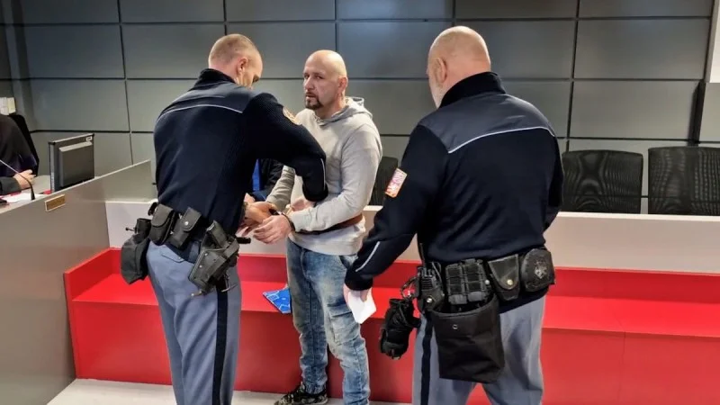 Zpráva: Žárlivý útočník dostal pět a půl roku vězení za napadení nožem