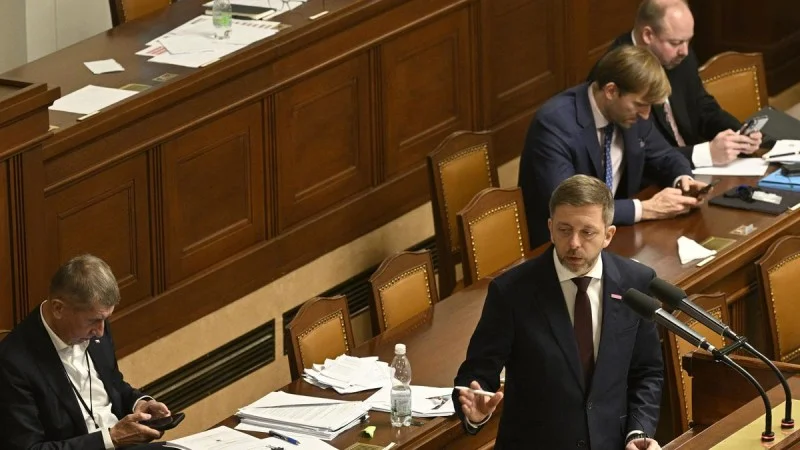 Zpráva: Sněmovna schválila snazší vyhazovy státních úředníků, návrh míří do výboru