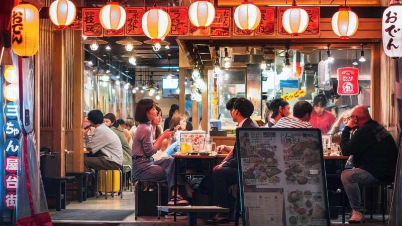 Zpráva: Restaurace v Tokiu zavedly věková omezení pro hosty, cílem je harmonie