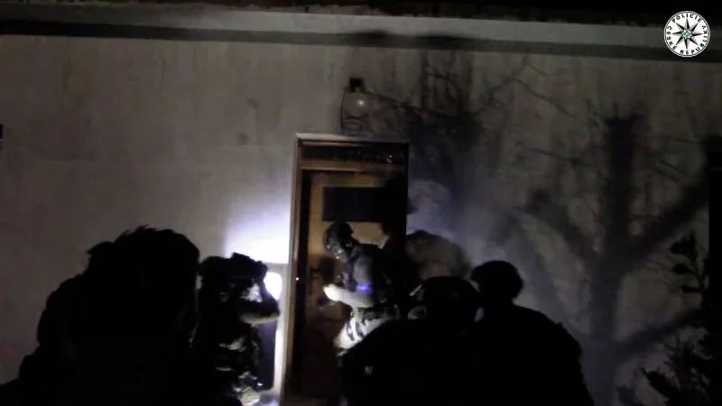 Zpráva: Policie zveřejnila video ze zásahu proti podezřelým řidičákům