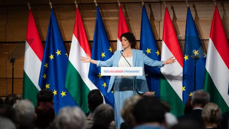 Zpráva: Opozice v Maďarsku žádá odebrání volebního práva Maďarům v zahraničí