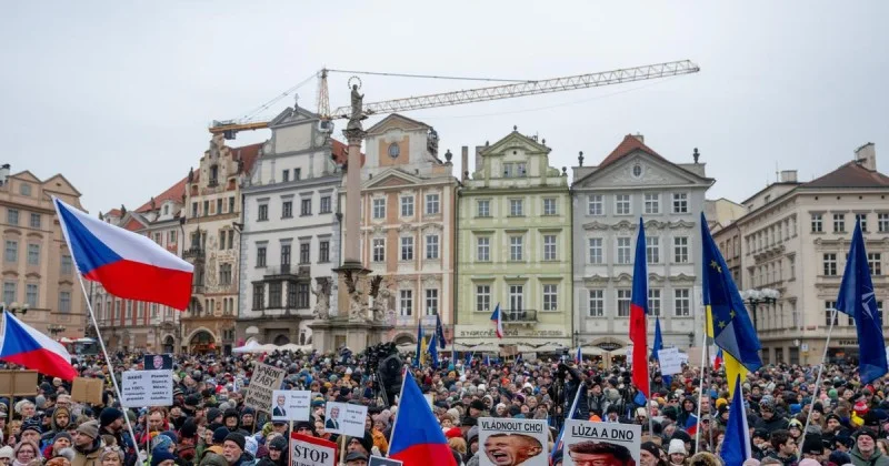 Zpráva: Minář opět mobilizuje: Tisíce lidí se sešly na demonstraci v Praze