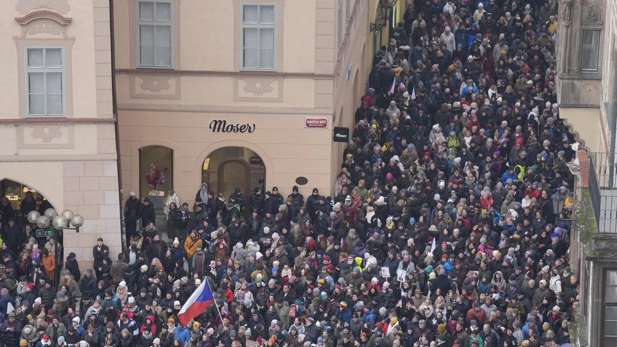 Ilustrace k článku: Stanice metra Staroměstská uzavřena kvůli vysokému počtu cestujících