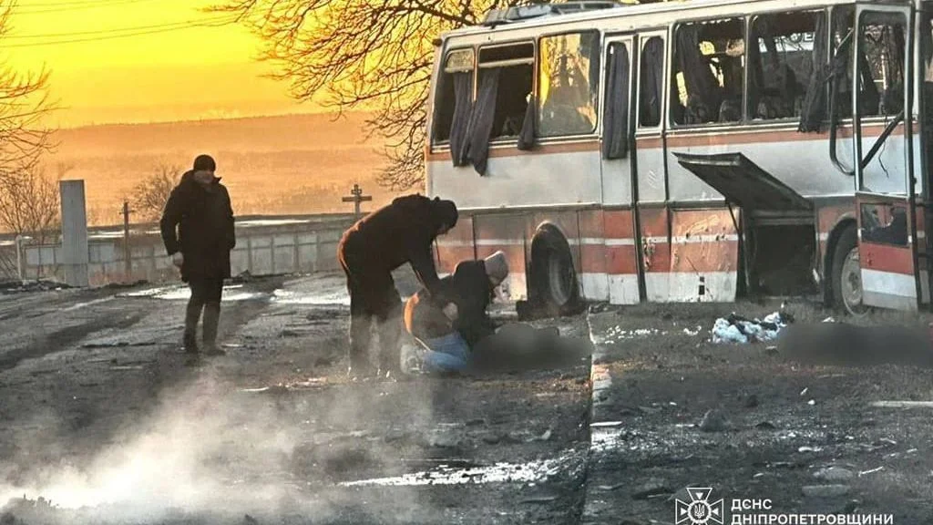 Ilustrace k článku: Ruský dron zaútočil na autobus s horníky u Dnipra, 15 mrtvých