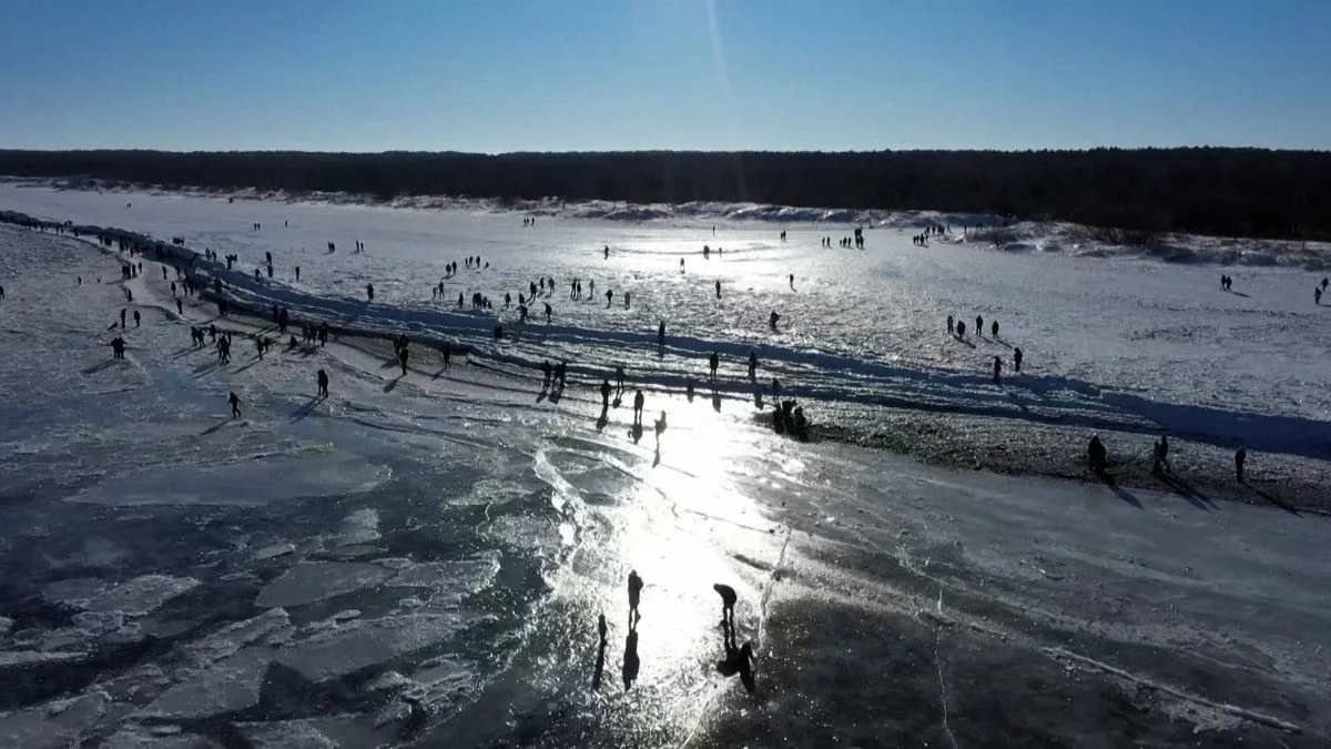 Ilustrace k článku: V Polsku panuje nejchladnější zima za 30 let, Gdaňsk zažívá zamrzlé řeky a moře