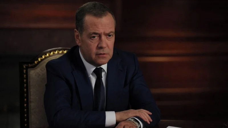 Zpráva: Medvěděv odmítá zájem o globální konflikt, varuje před vypršením smlouvy Nový START