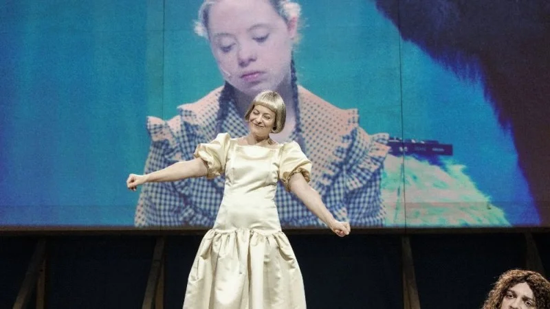 Zpráva: Brněnská Divoká kachna: modernizovaná inscenace o vztazích a lži