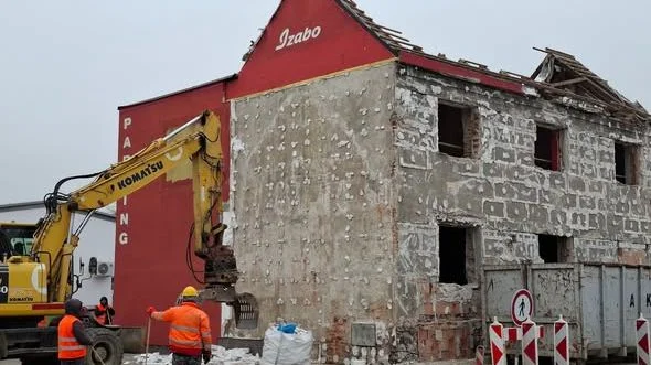 Zpráva: V Českých Budějovicích zbourali vyhlášený night club, na jeho místě vznikne Severní spojka