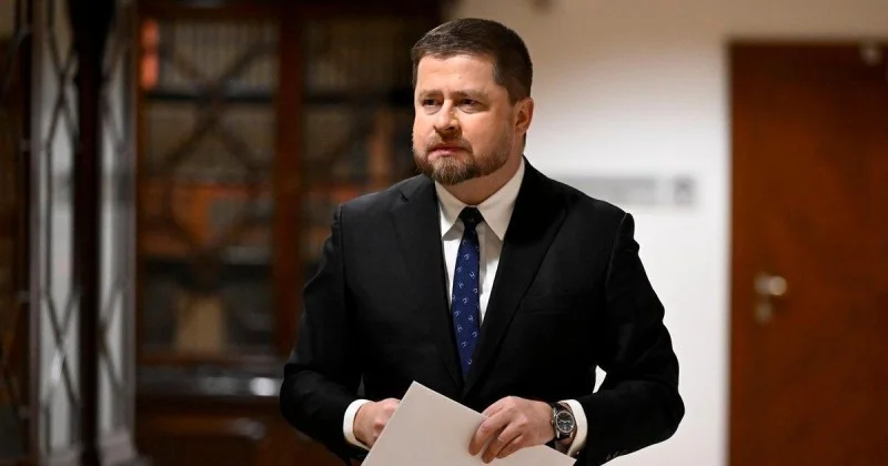 Zpráva: Guvernér ČNB varuje banky před nočními platbami