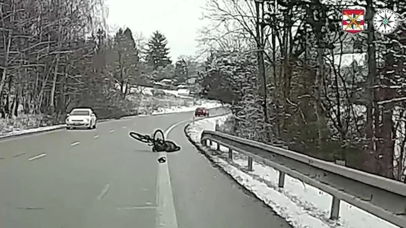 Zpráva: Cyklista s alkoholem v krvi havaroval na Brněnsku, zranění bylo lehké