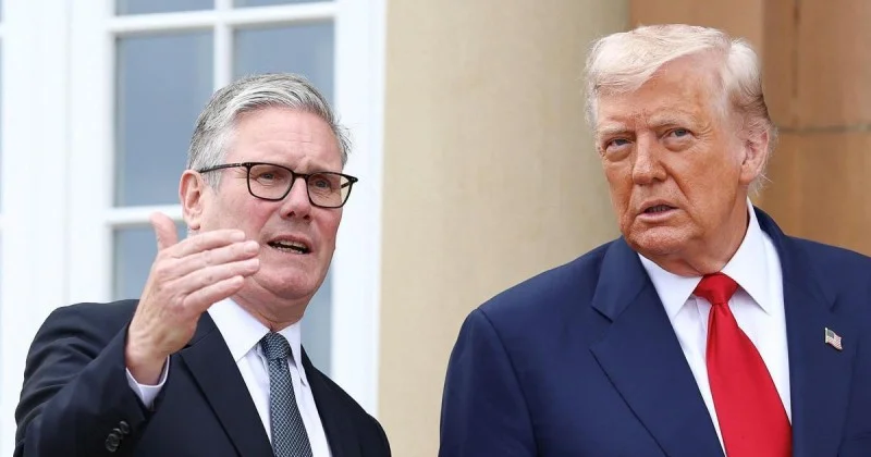 Zpráva: Epsteinův skandál ohrožuje britského premiéra Starmera, Trump zůstává neotřesený