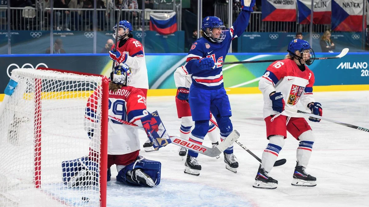Ilustrace k článku: Ruská vlajka provokovala české hokejistky na olympijském turnaji v Itálii