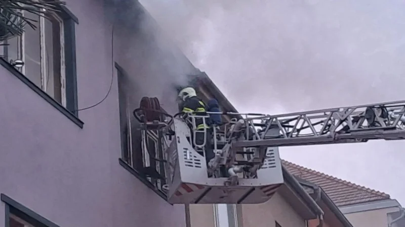 Zpráva: Při požáru domu v Brně zemřel muž