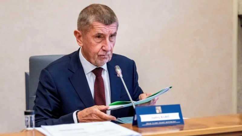 Zpráva: Babiš kritizuje Londýn za narušení mírového procesu s Ruskem v roce 2022