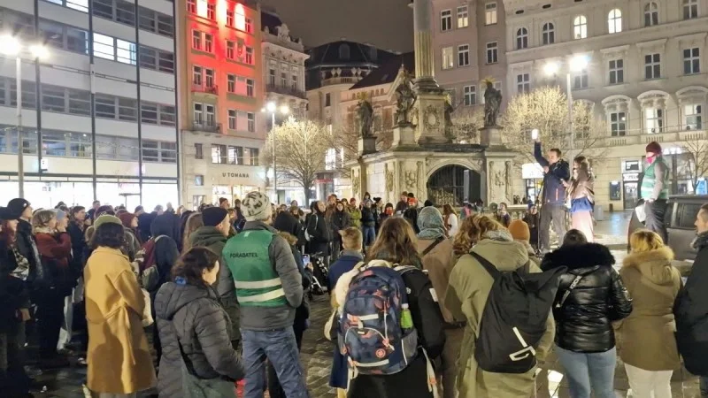 Zpráva: Demonstrace v Brně proti vládním praktikám a oligarchům