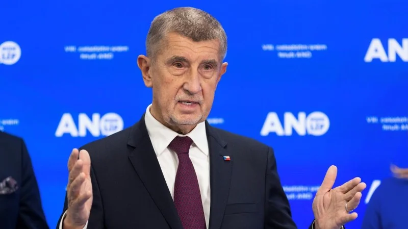 Zpráva: Vědci kritizují Babišovu omluvu za covid, petici podepsal i exministr Prymula