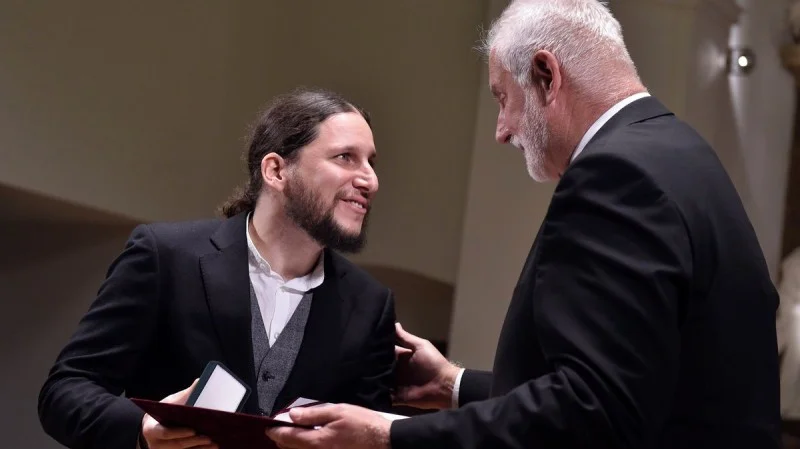 Zpráva: Toxické praktiky na Fakultě filozofické: Případ profesora Folettiho vyvolává kontroverze