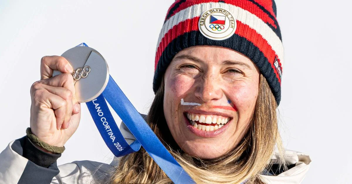 Ilustrace k článku: Eva Adamczyková slaví třetí olympijskou medaili ve snowboardcrossu