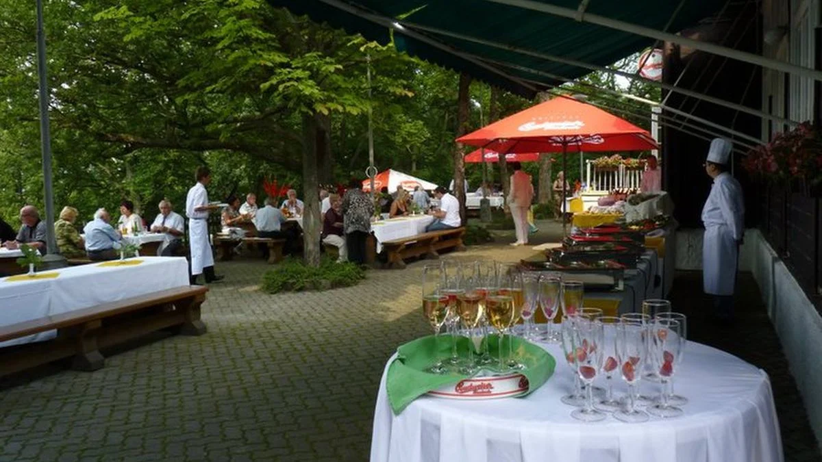 Ilustrace k článku: Jelení skok v Karlových Varech čeká na rekonstrukci, místo restaurace bude stánek