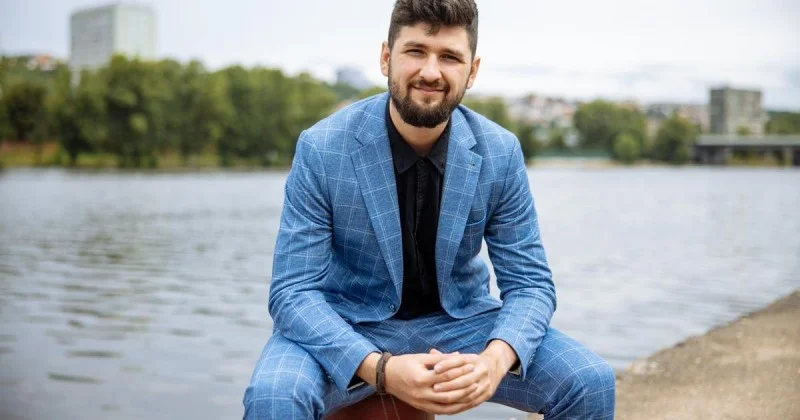 Zpráva: Spolek poslance Gregora Odchod čelí problémům a tají svou činnost