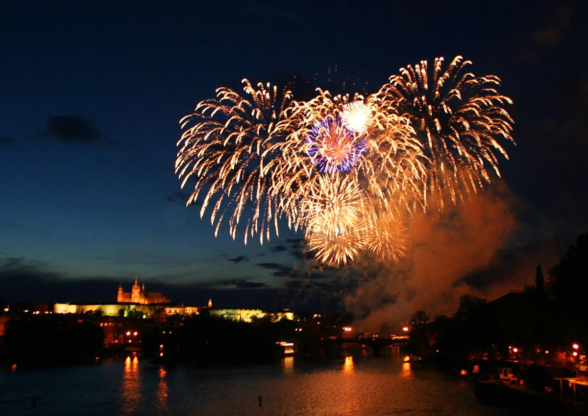 Иллюстрация к статье: Фейерверки в Праге: как новогодняя ночь повлияла на качество воздуха